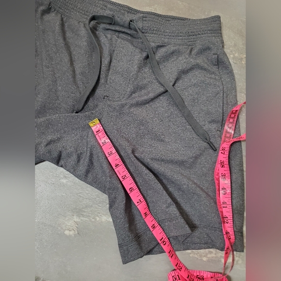 Lululemon Men's Athletic Shorts. 10" Inseam. Heathered Grey. Size L. - Picture 8 of 8